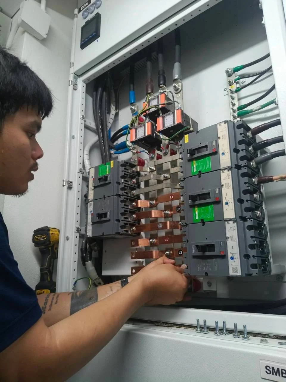 งานปรับปรุงและดัดแปลงตู้ไฟฟ้า