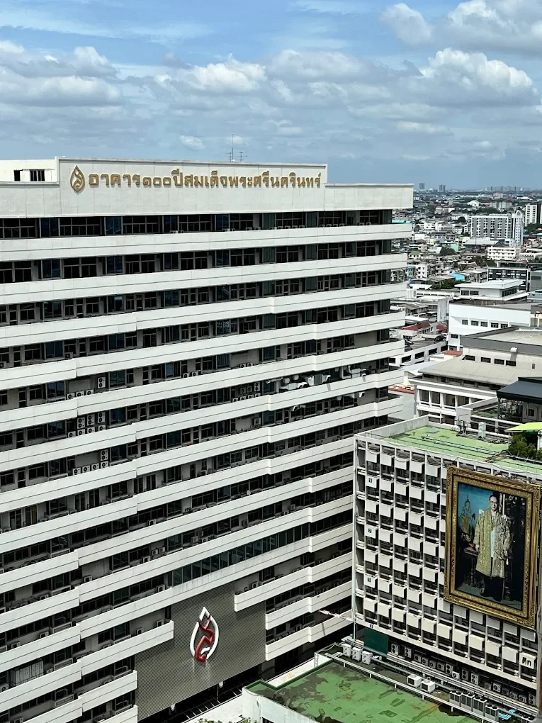 อาคาร 100 ปี สมเด็จพระศรีนครินทร์ ศิริราช